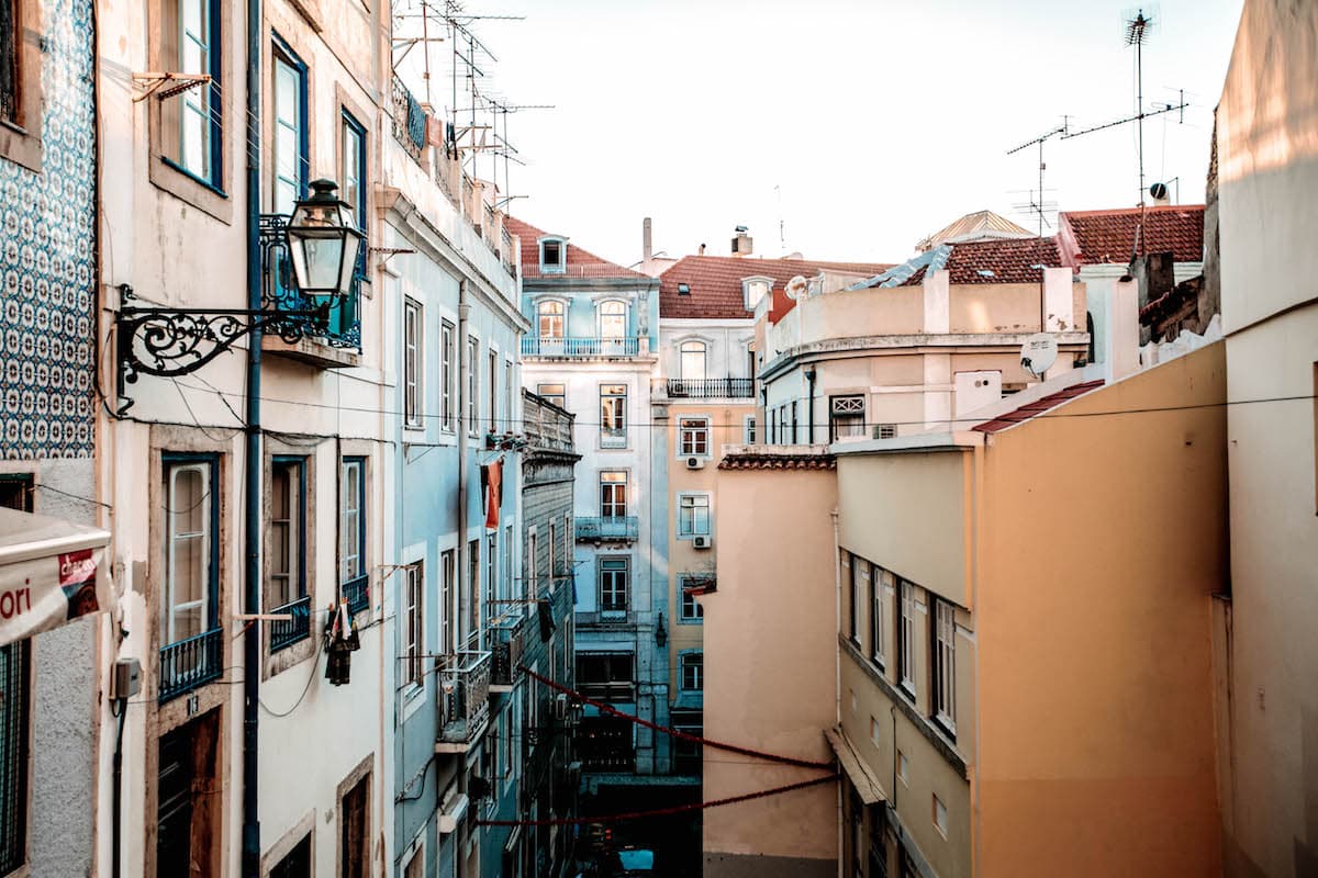 lifestyle blogger hello from lisboa