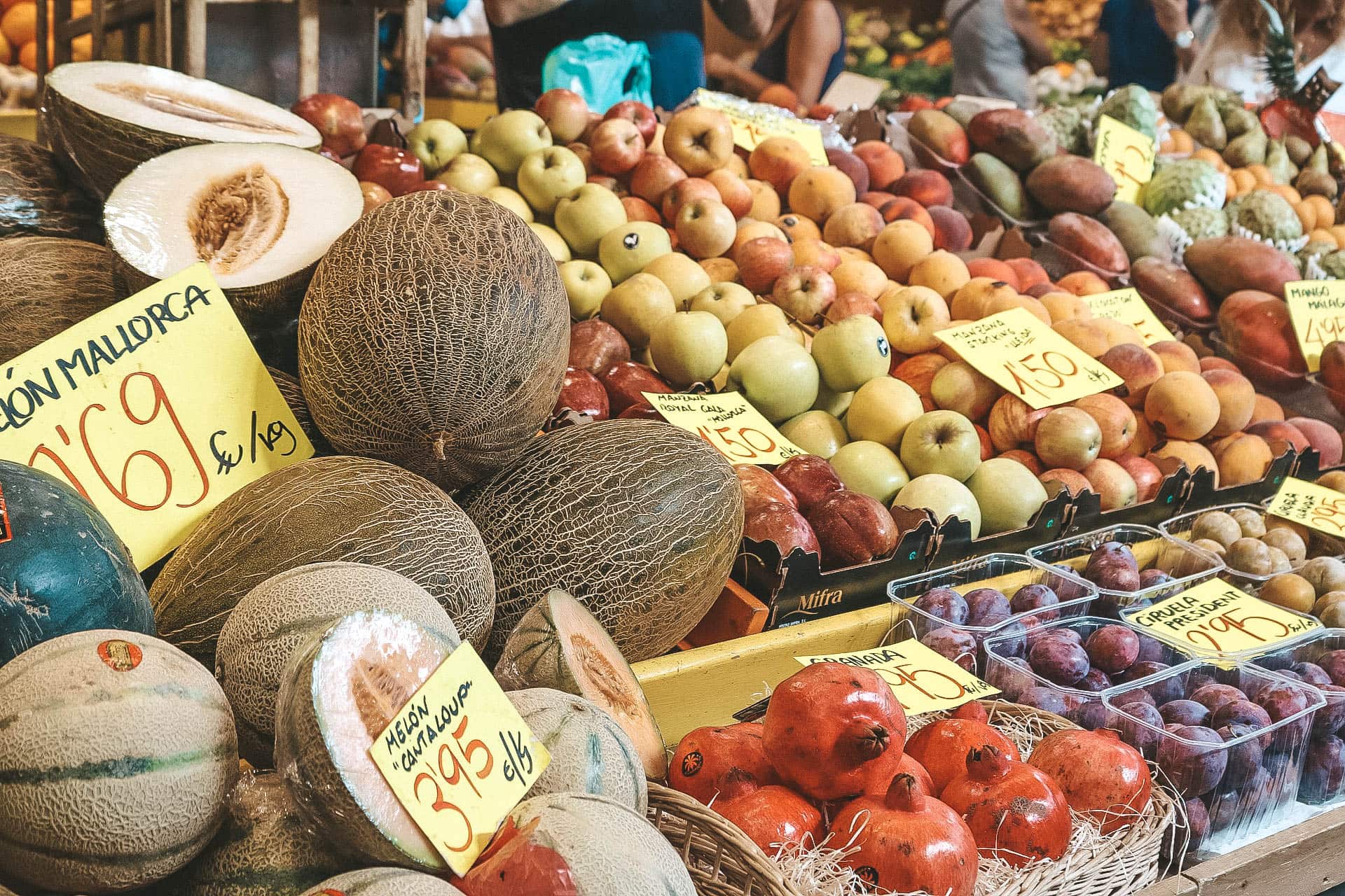 obst auf markt in santa maria del cami in mallorca