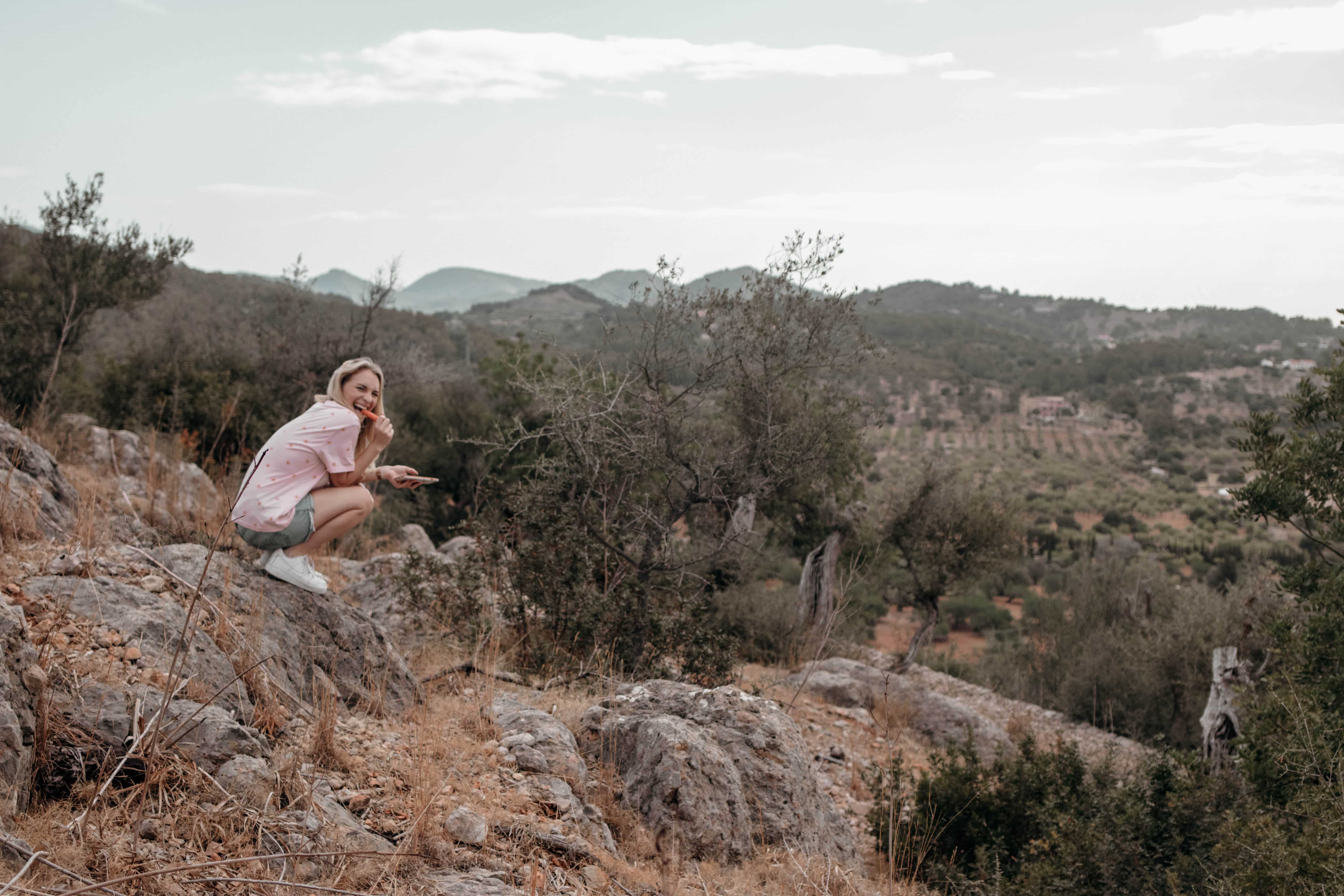 frau in der serra tramuntana