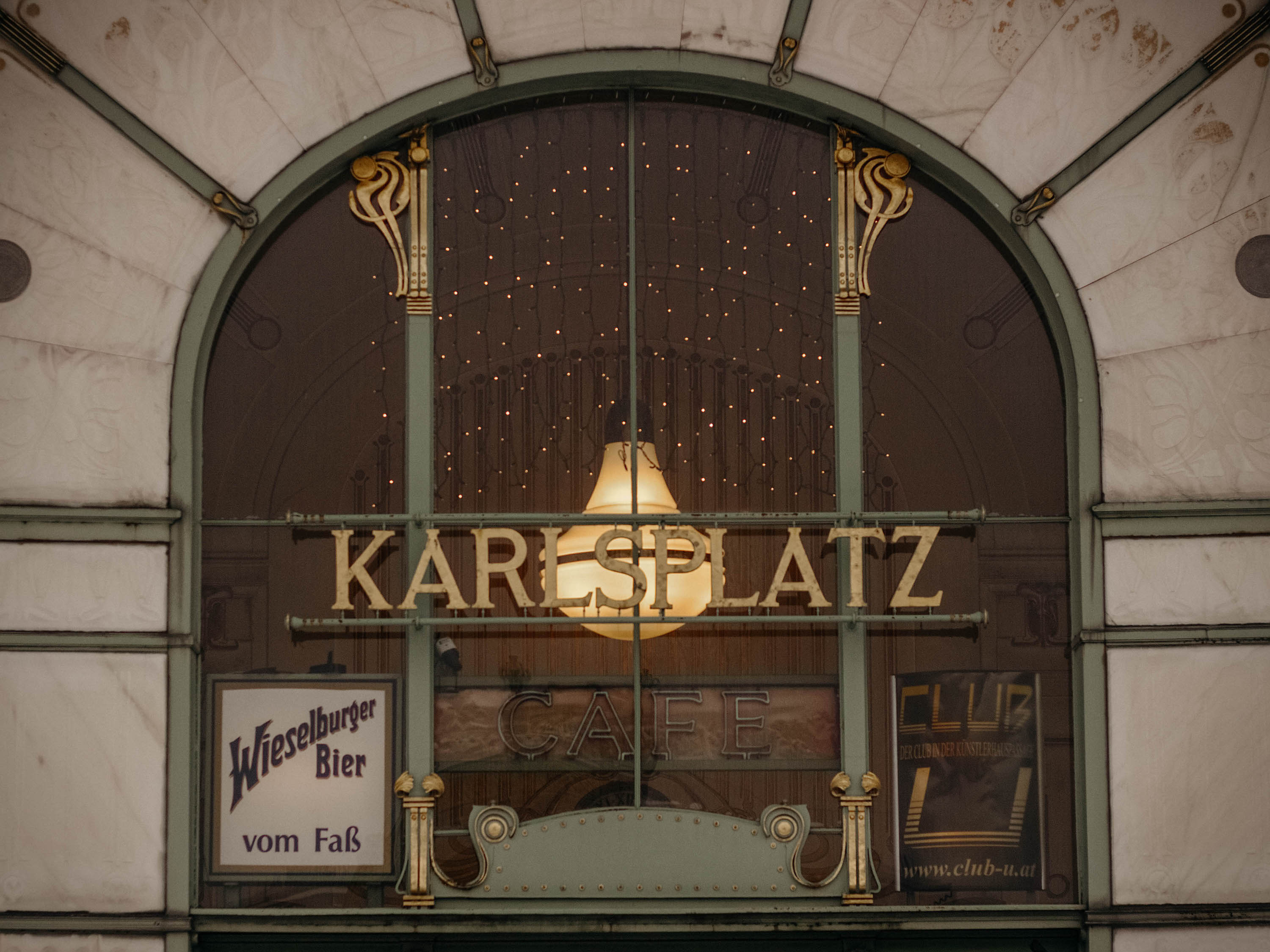 ein kulinarisches wochenende in wien karlsplatz schrift