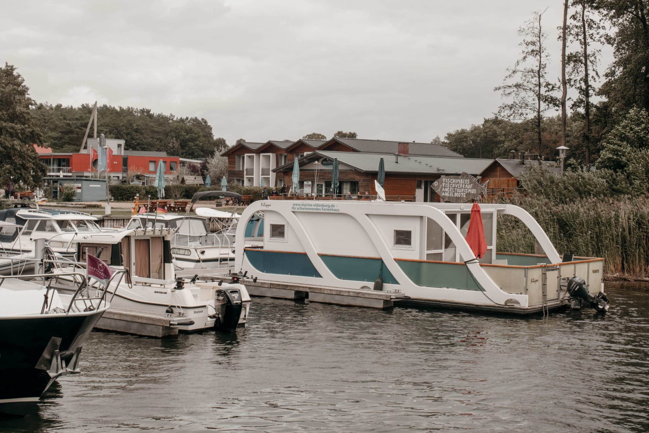 mecklenburgische seenplatte hausboote marina