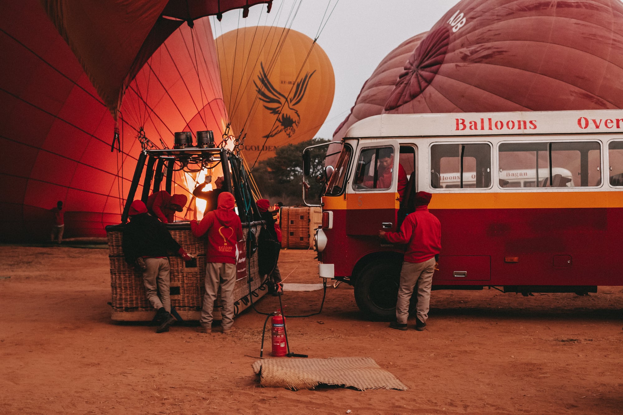 Vorbereitung Ballonfahrt über Bagan