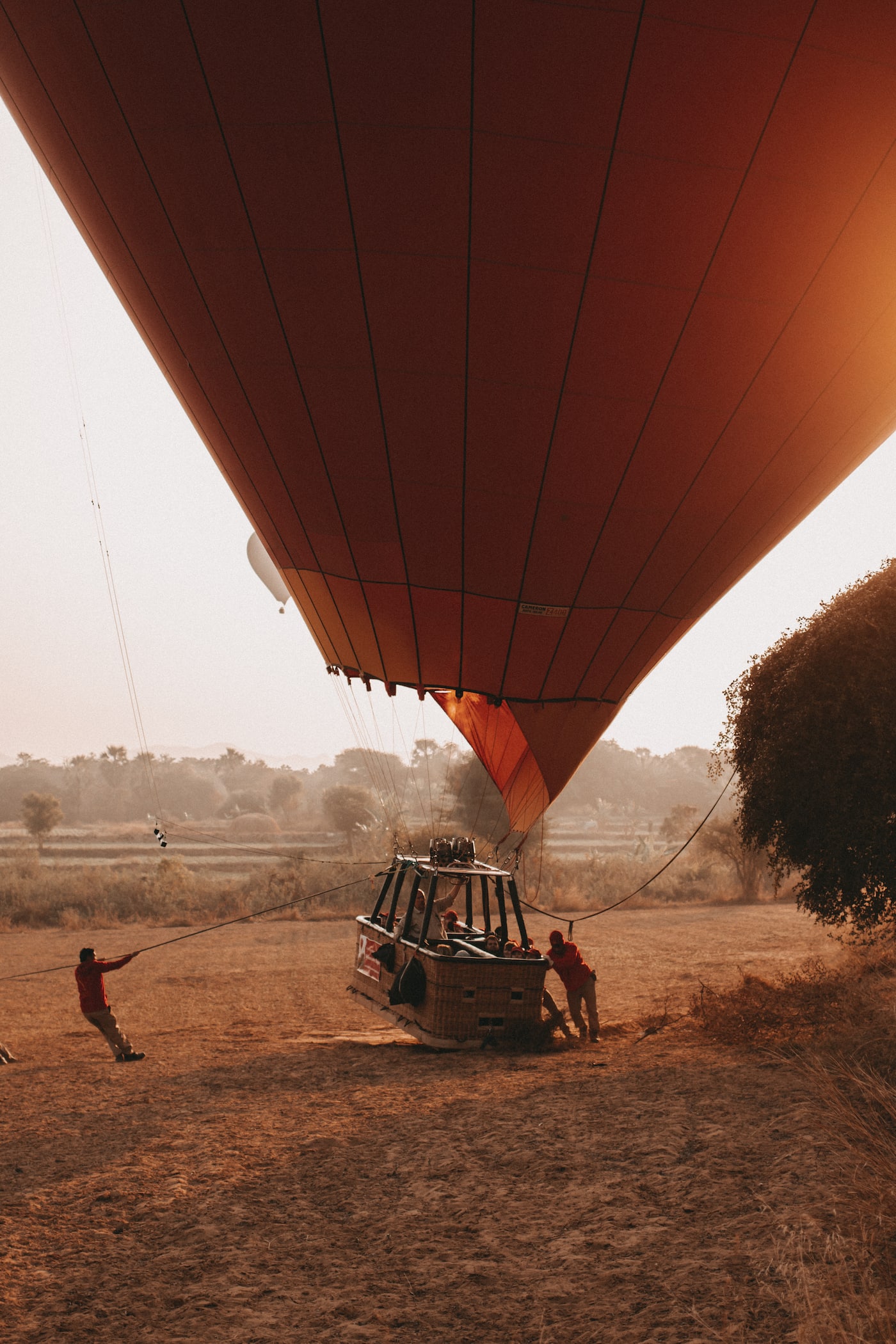 Heißluftballon Bagan Landung