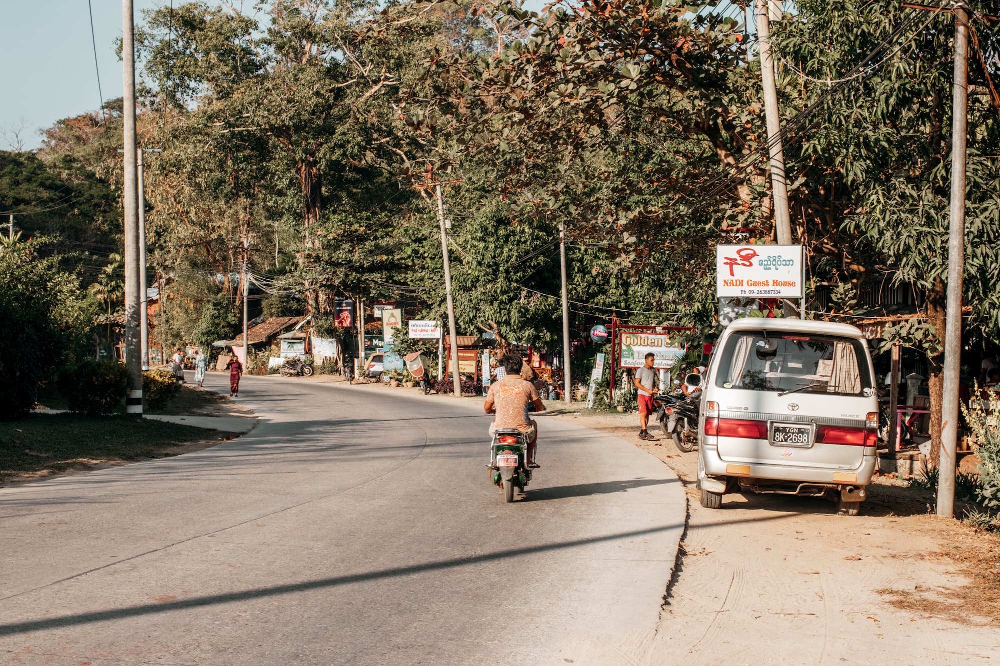 straße in ngapali beach