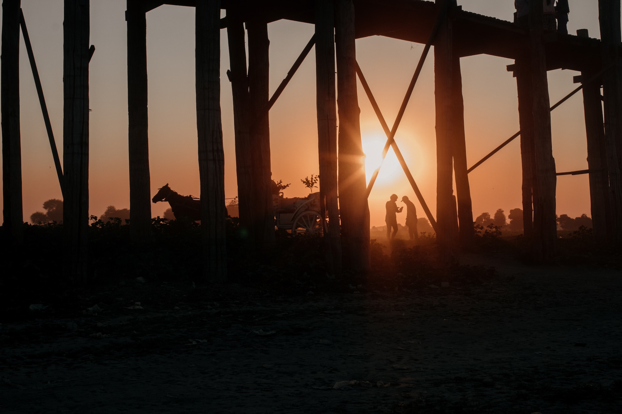 u bein brücke sonnenuntergang scherenschnitt