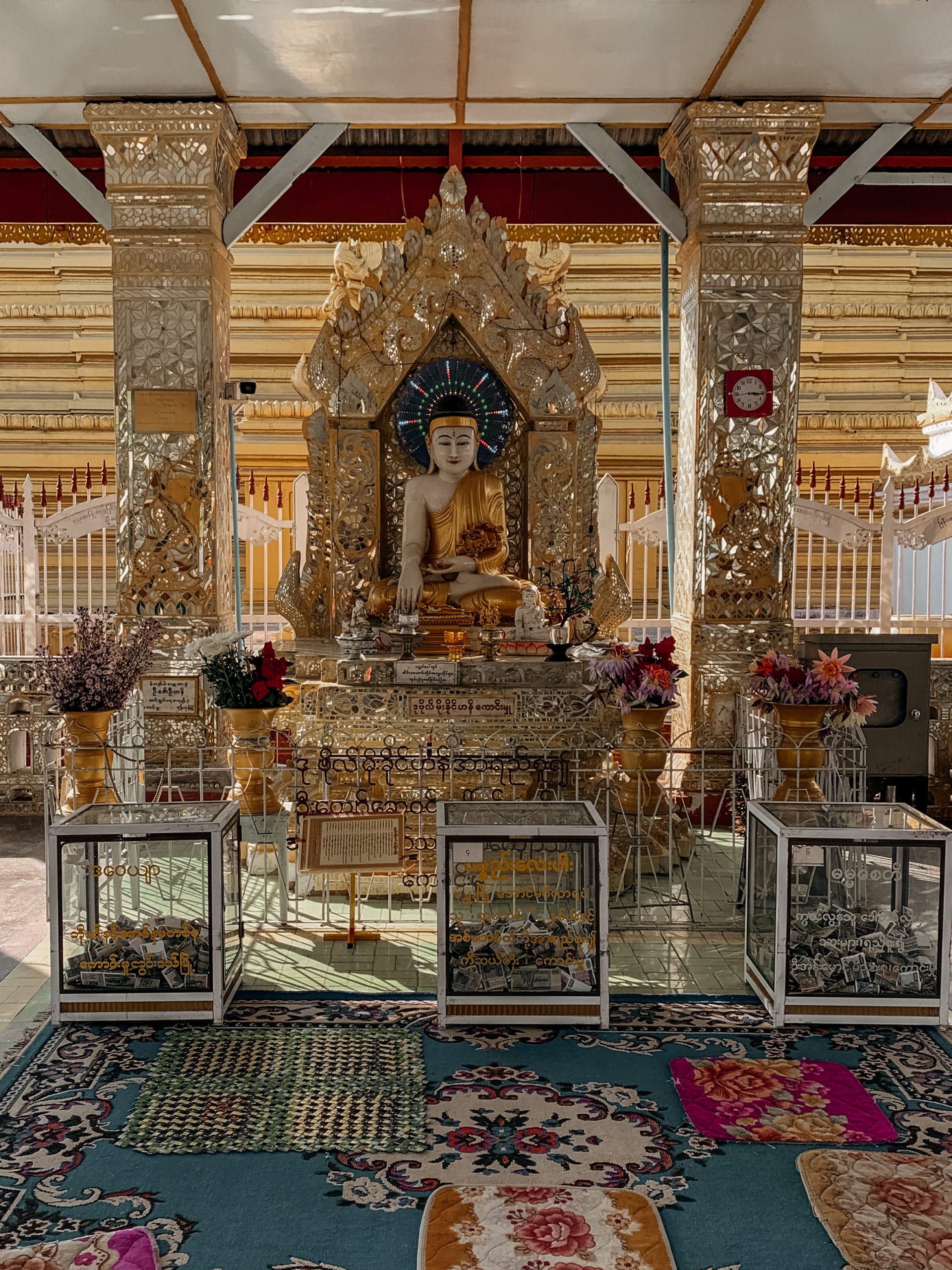 buddha in pagode mandalay