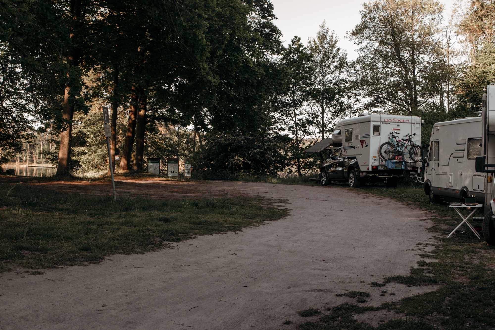 mecklenburgische seenplatte bergsee parkplatz stellplatz womos